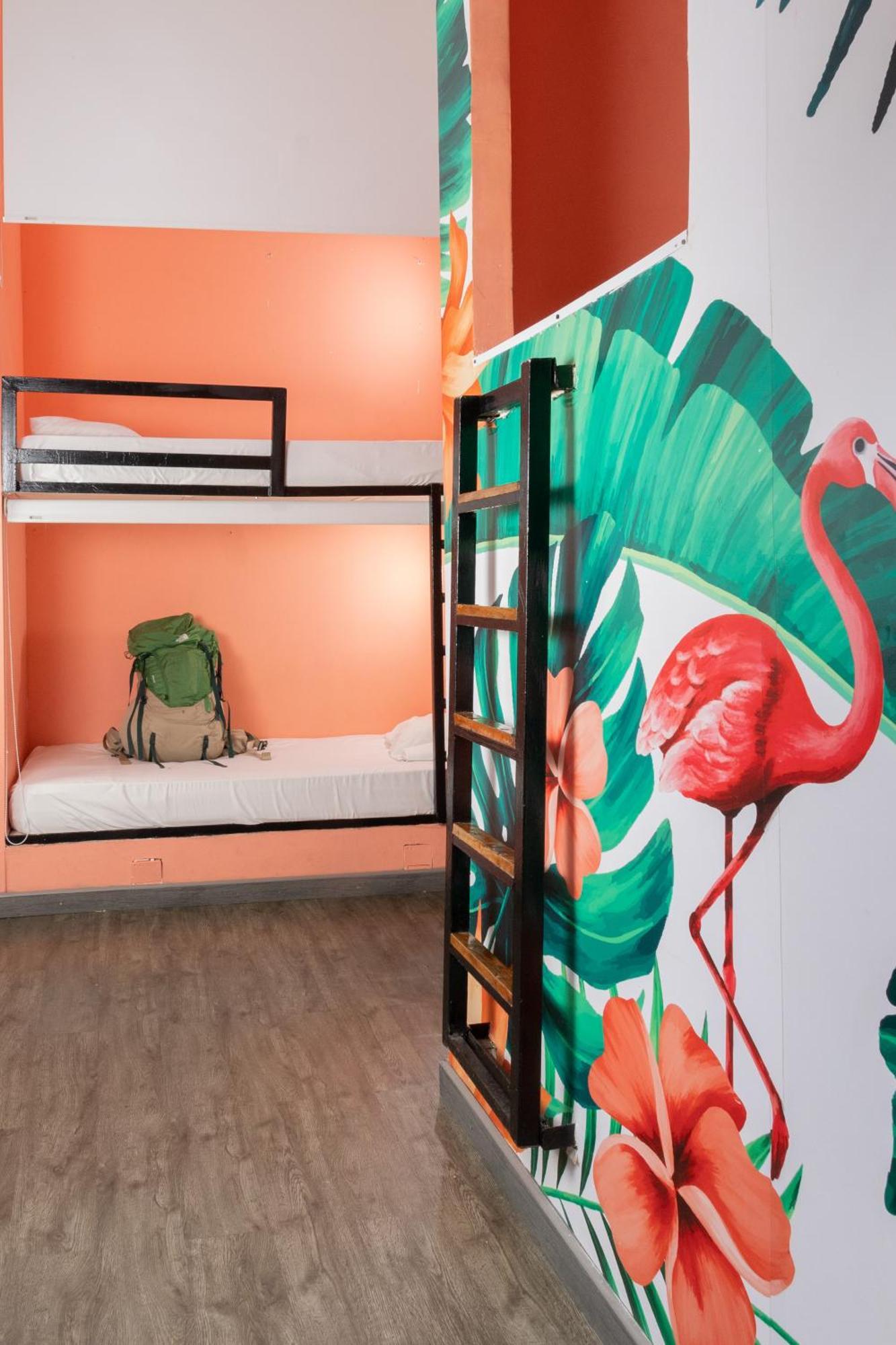 Seven Nights Hostel Картахена Экстерьер фото