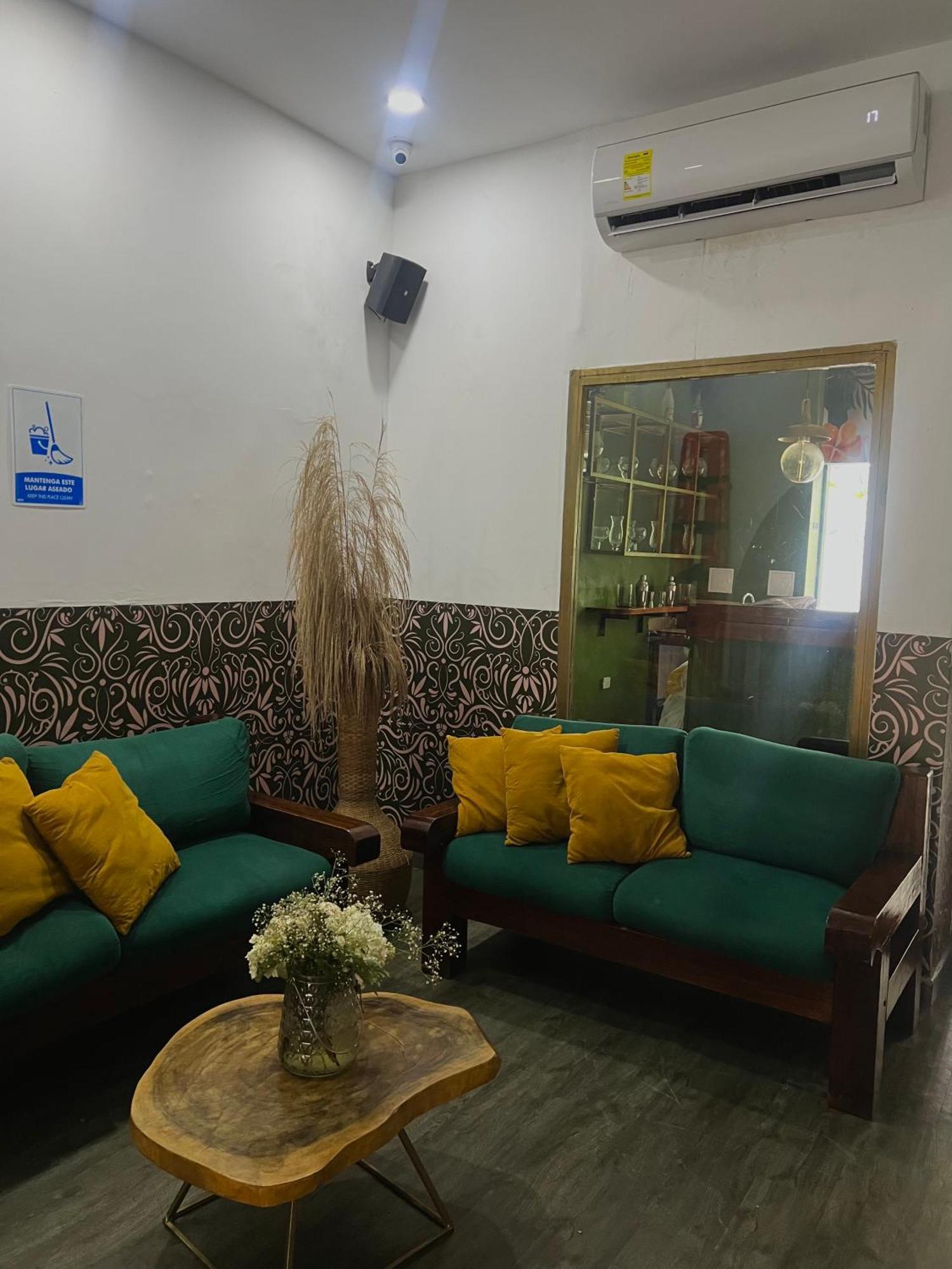 Seven Nights Hostel Картахена Экстерьер фото